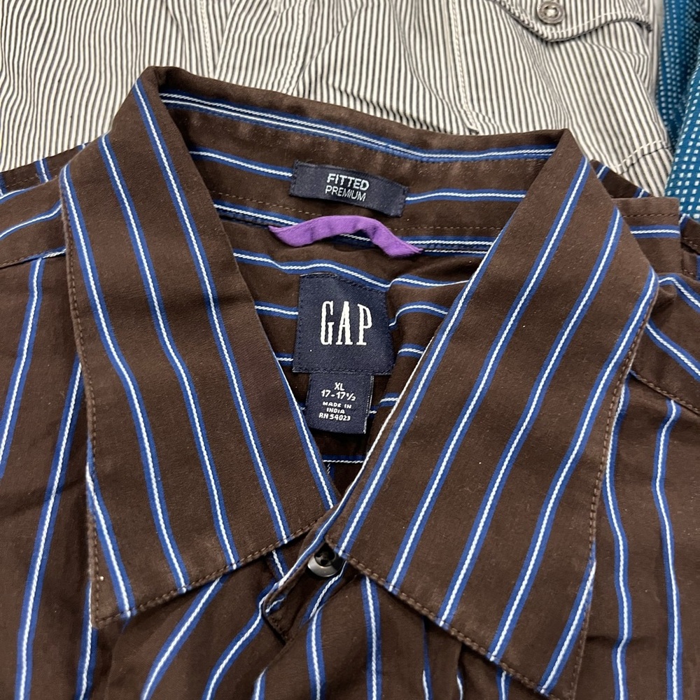3 button down shirts - Picture 2 of 4
